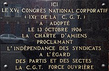 Amiens,_rue_Rigollot,_plaque_commémorative_de_l'adoption_de_la_charte_d'Amiens,_le_13_octobre_1906.jpg