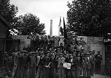 Grévistes-métallurgie-usine-banlieue-Paris1936.jpg