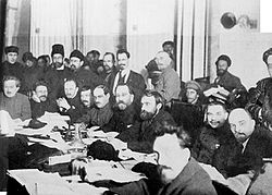 Presidium_of_the_9th_Congress_of_the_Russian_Communist_Party_(Bolsheviks).jpg